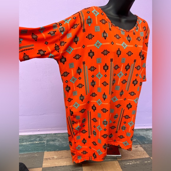 LuLaRoe Irma Tunic Top - Picture 2 of 7